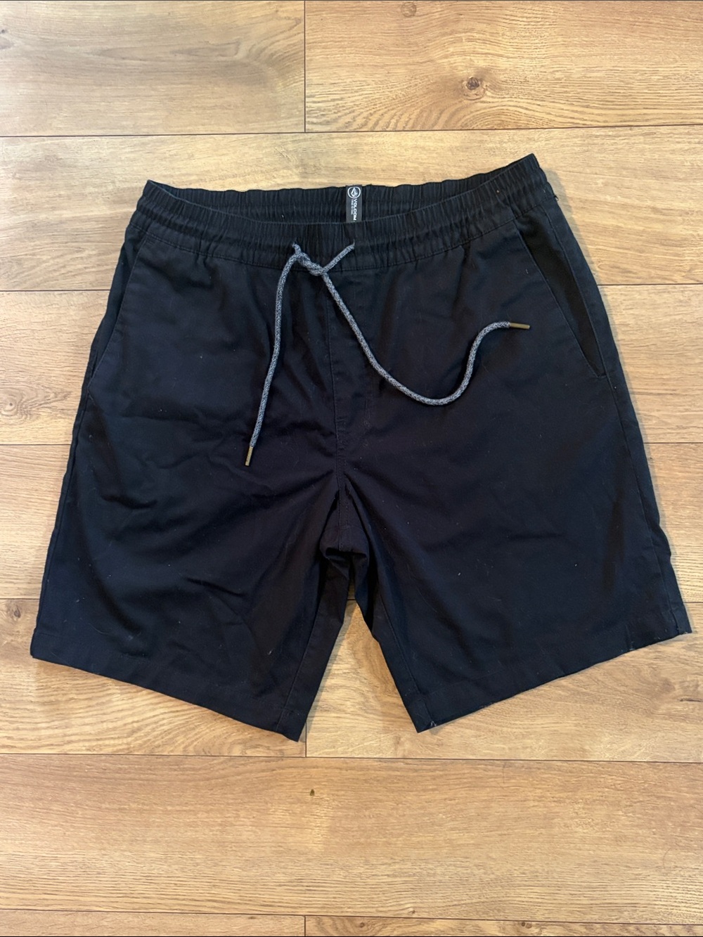 VOLCOM LARGE Men’s Black Elastic Waist Hybrid Shorts Surf Skate Casual